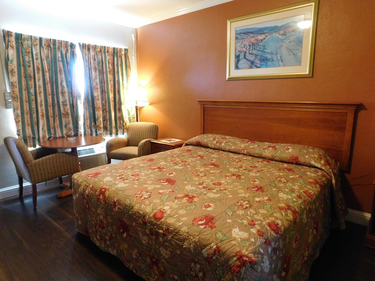 El Rancho Motel Стоктон Экстерьер фото